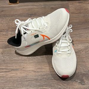 Like New Nike Pegasus 30 Sneakers